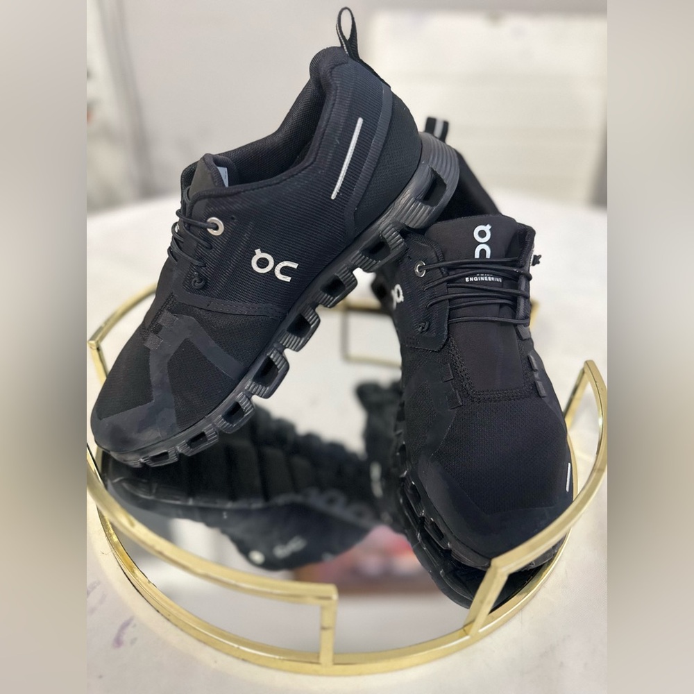 On Cloud Women Running  Black  Shoes Waterproof